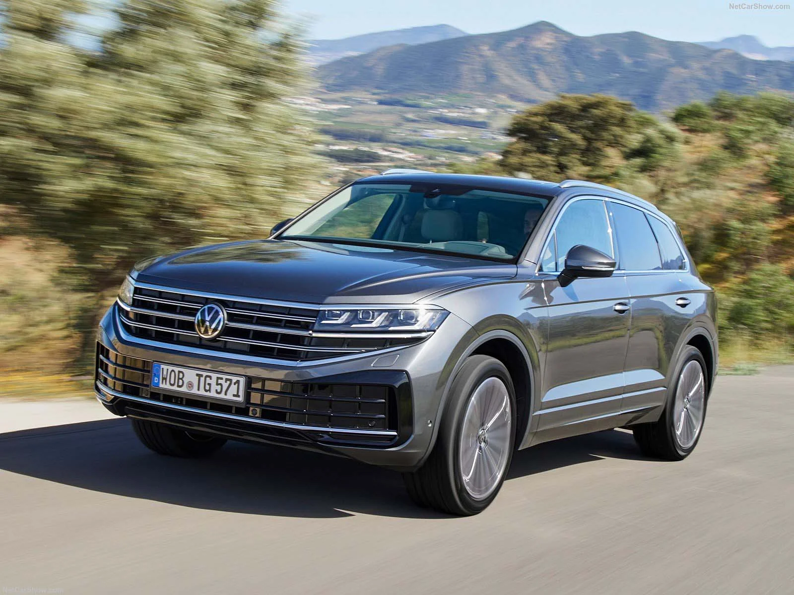 Touareg 2017 có thiết kế trung tính, dễ nhìn, nhưng thiếu điểm nhấn nổi bật